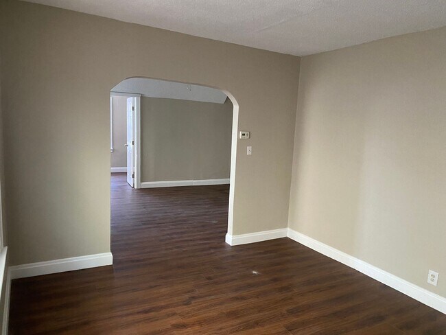 Building Photo - 608-610 Racine Avenue