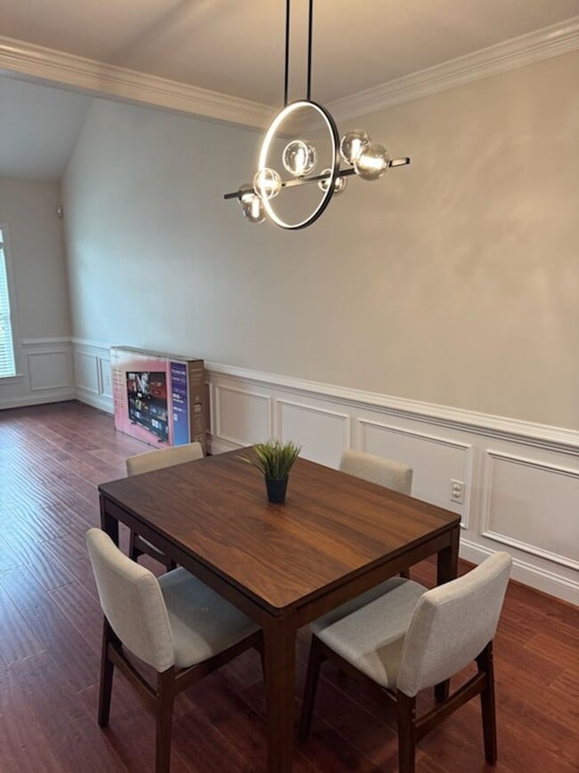 Building Photo - GORGEOUS EXECUTIVE TOWNHOME IN GATED COMMUNITY