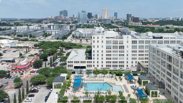 Building Photo - 2600 W 7th St