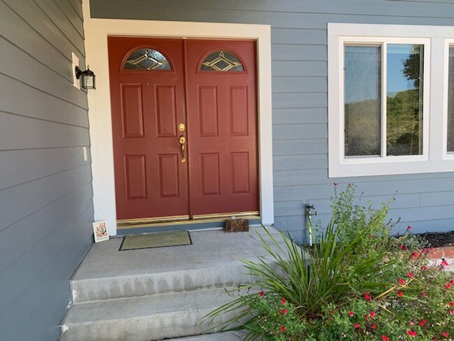 Primary Photo - Beautiful 4 bed/3 bath Home in Novato ~ Vi...