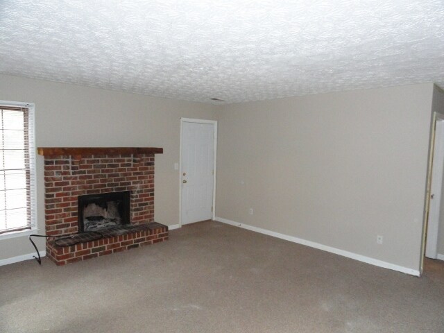 Building Photo - 2870 Lakemont Dr SW