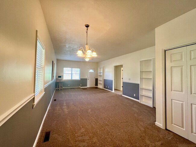 Building Photo - 3663 Victory Ave