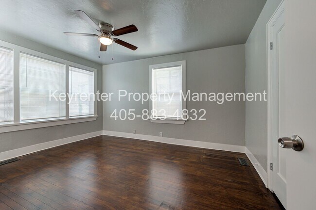 Building Photo - N Gatewood Ave Duplex
