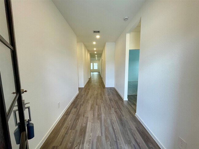 Building Photo - 17202 Coppice Oak Dr