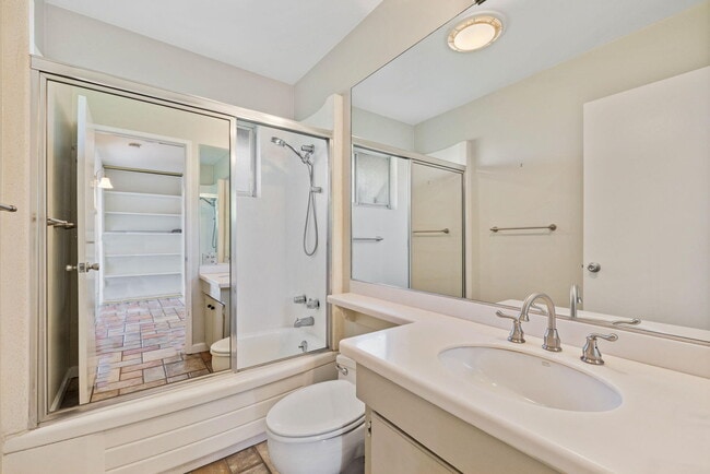 Building Photo - 77530 California Dr