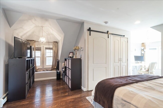 Building Photo - 252 Grace Ave