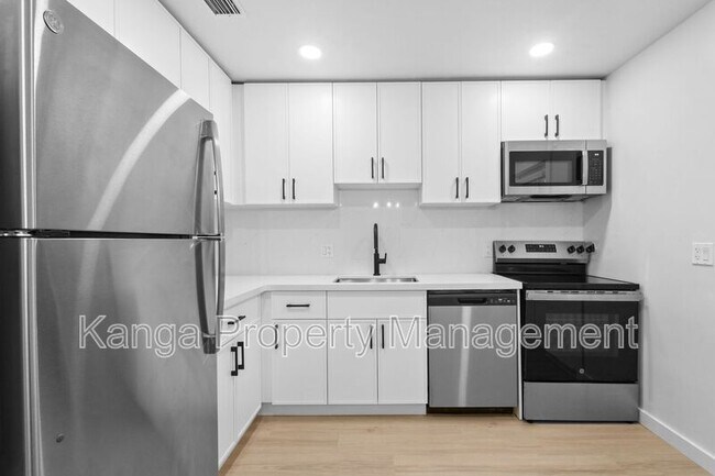Primary Photo - 800 Tropic Blvd