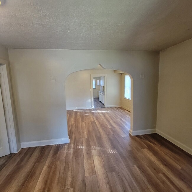 Building Photo - Irvington 3BR House w/Fenced Yard!