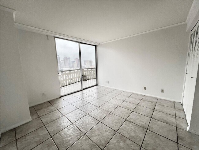 Building Photo - 2016 Main St