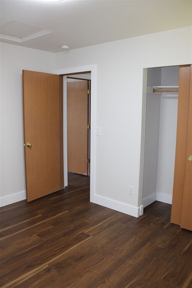 Building Photo - 3 Bedroom, 2 Bathroom House in Burlington!