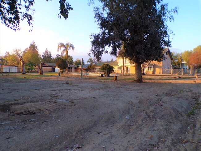 Building Photo - 14921 Sunnybank Ave