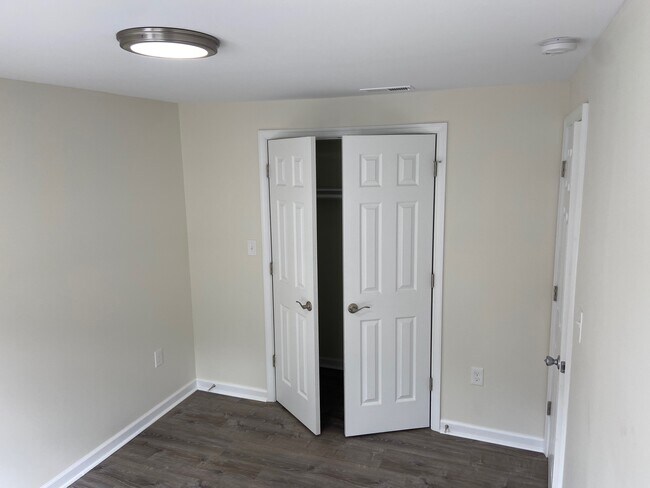 Big Closet - 310 9th Ave
