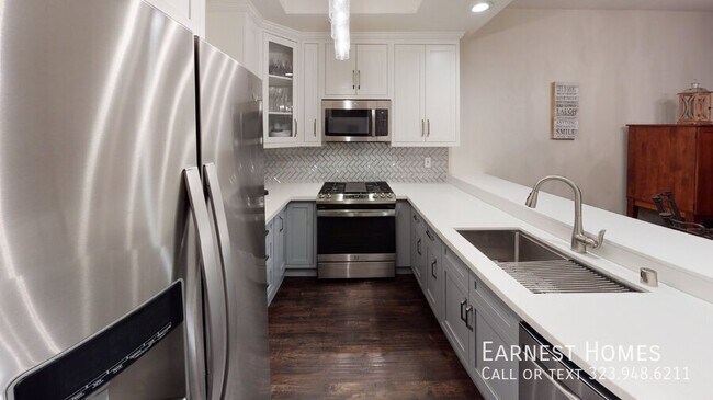 Primary Photo - 3480 Barham Blvd