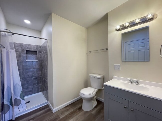 Building Photo - 102-106 N. Maple St.