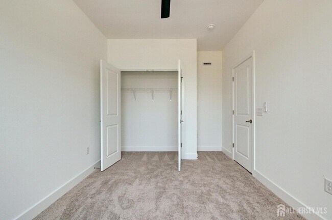 Building Photo - 13 Griffin Ln