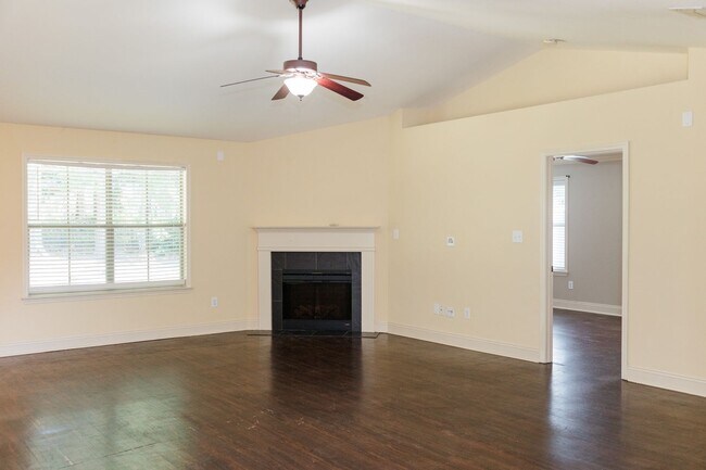 Building Photo - 3 bedrooms, 2 baths in Bay Branch estates!