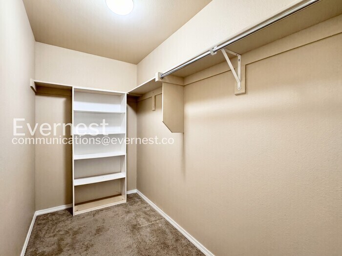 Building Photo - 14725 S Fern Pl