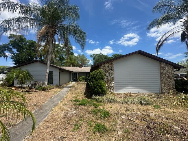 Primary Photo - 107 Maplewood Dr