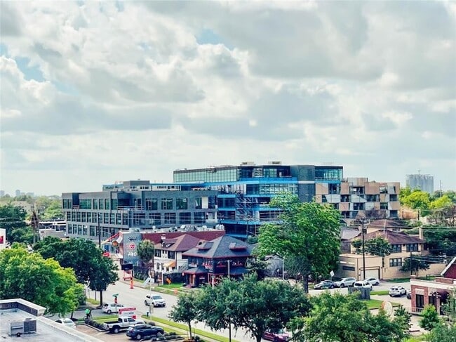 Building Photo - 1329 Hyde Park Blvd