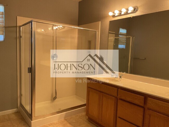 Building Photo - 4343 Middlefield Dr