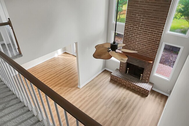 Building Photo - Spacious, Newly Renovated Villa Overlookin...