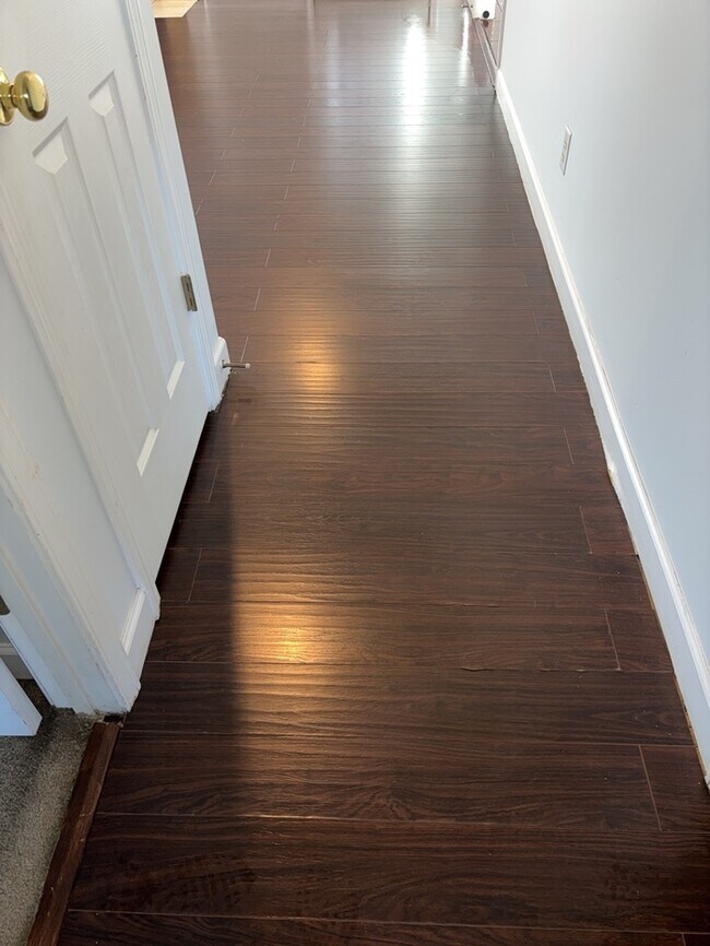 Building Photo - 3 Bedroom 2 Bathroom