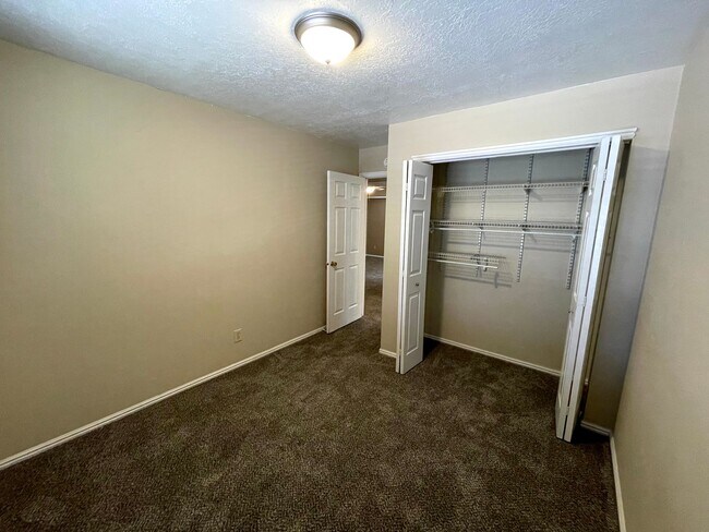 Building Photo - Great 4 Bed/3 Bath home in Layton