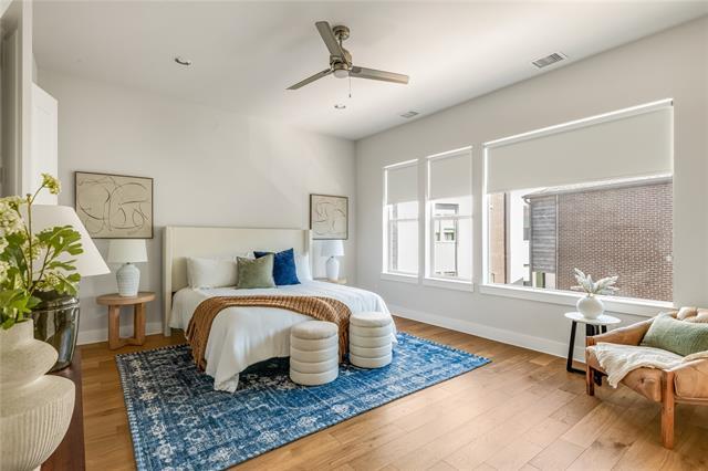 Building Photo - 381 E Greenbriar Ln