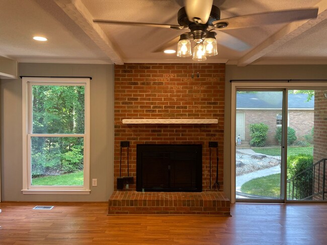 Building Photo - Four Bedroom Brick Home in Denver with Lak...