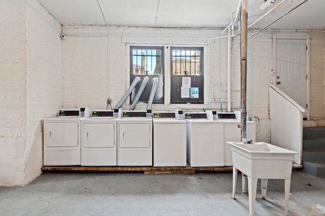 Building Photo - 6441 N Hamilton Ave