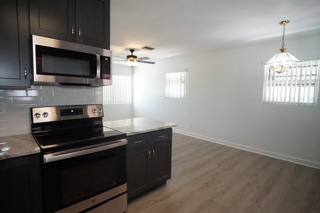 Building Photo - 727 Bunker Rd