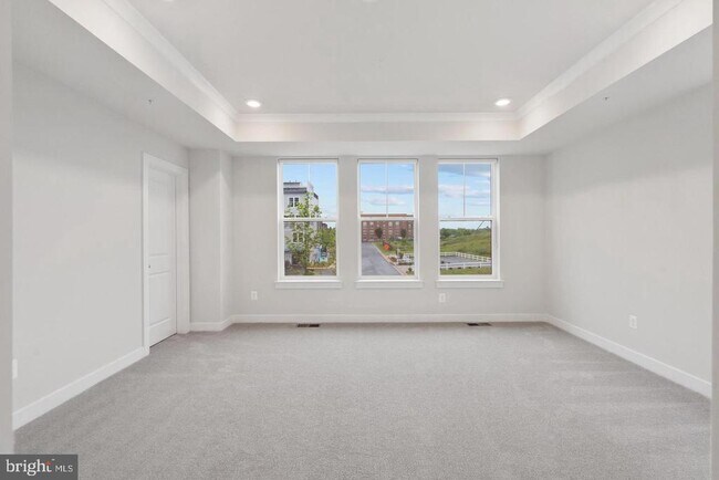 Building Photo - 45176 Drowes Ter