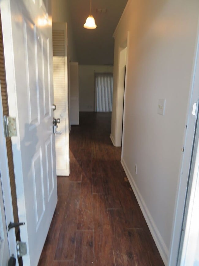 Building Photo - Lakemont