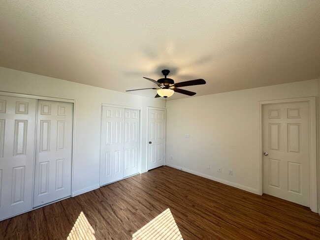 Building Photo - Huntington Village B