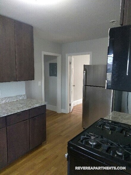 Building Photo - 508 Revere St