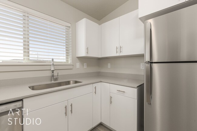 Building Photo - New Contemporary 2 Bedroom, 1 Bathroom in ...