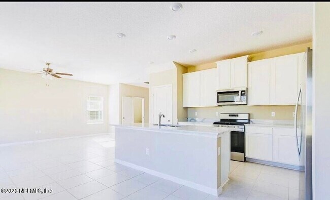 Building Photo - 87 Fellbrook Dr