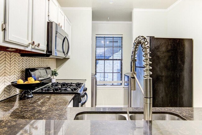 Building Photo - 1411 Gracy Farms Ln