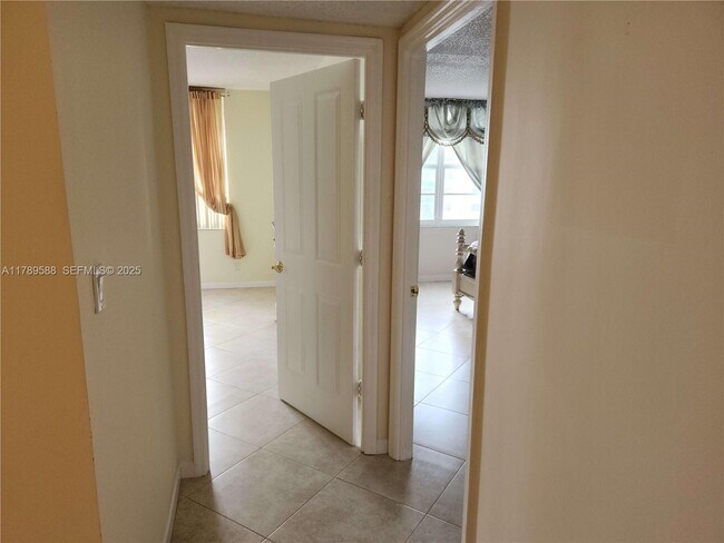 Building Photo - 3725 S Ocean Dr