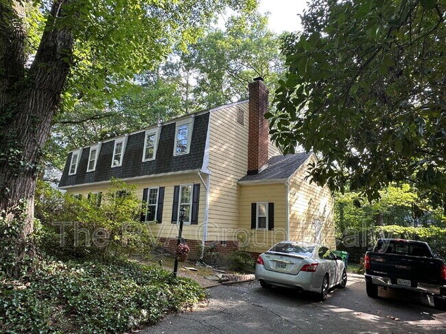Building Photo - 2016 Raintree Dr