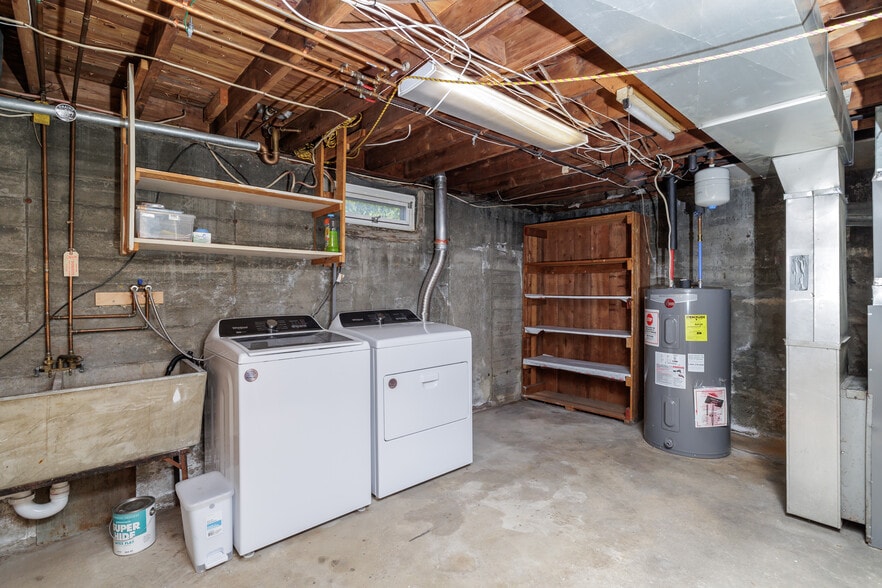 Building Photo - 762 Caryl St