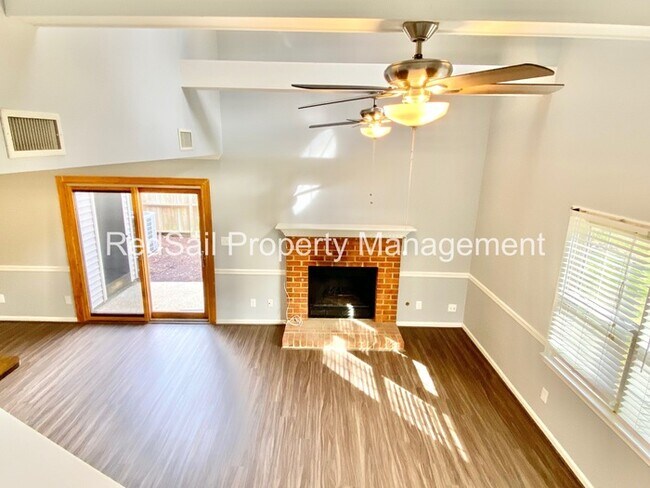 Building Photo - Yorktown Crossing Townhouse!!!