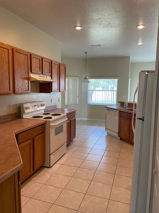 Building Photo - Great 3/2 floor plan