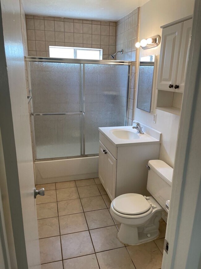 Building Photo - Studio in Pacific Beach Apartment Community