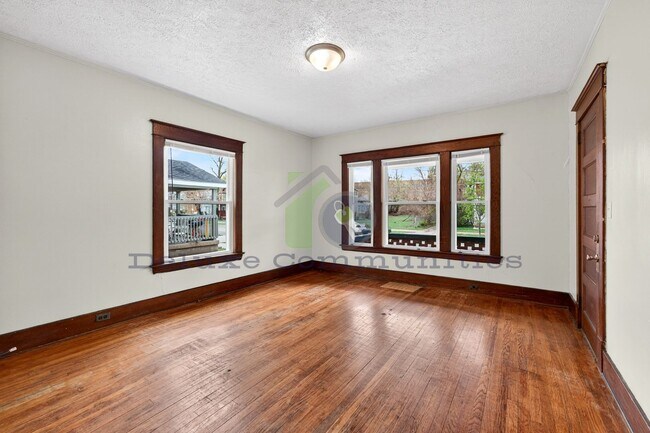 Building Photo - REMODELED 2 BEDROOM!! Move in Ready- Close to Cherry Hill