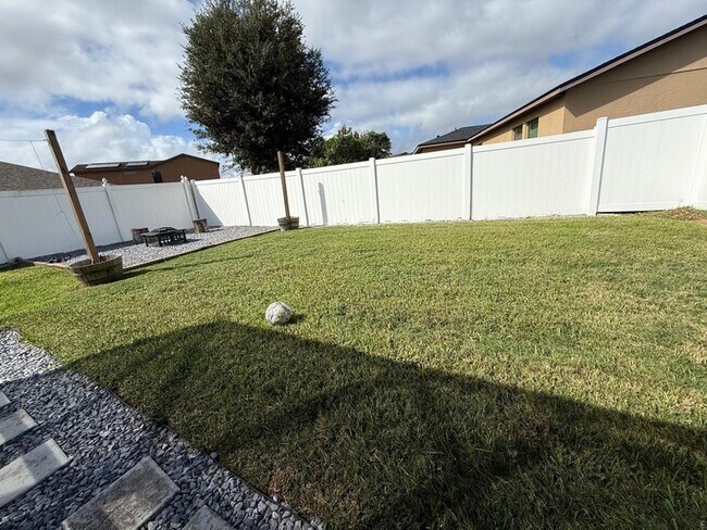 Building Photo - 4706 Doral Pointe Dr