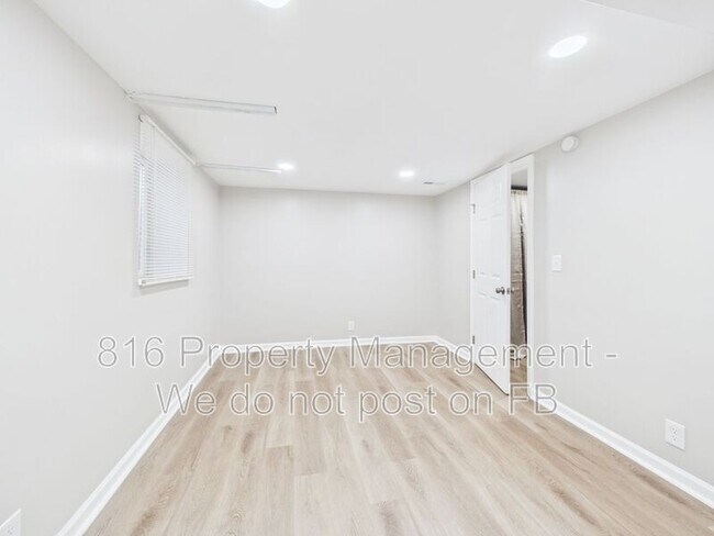 Building Photo - 4834 Evanston Ave