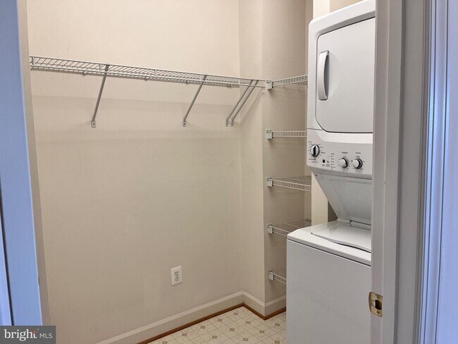 Building Photo - 5605 Harrington Falls Ln