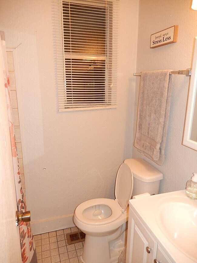 Building Photo - 1409 Glenda Dr