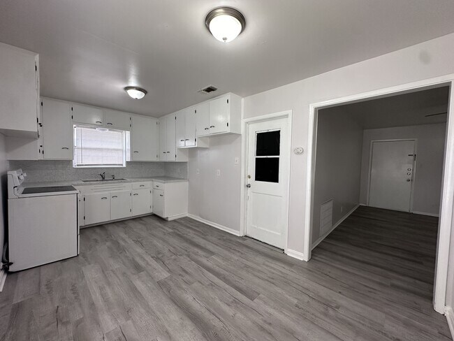 Building Photo - 5813 Norvel Dr